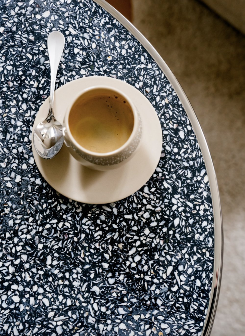 Ostrea table top in a dark colourway